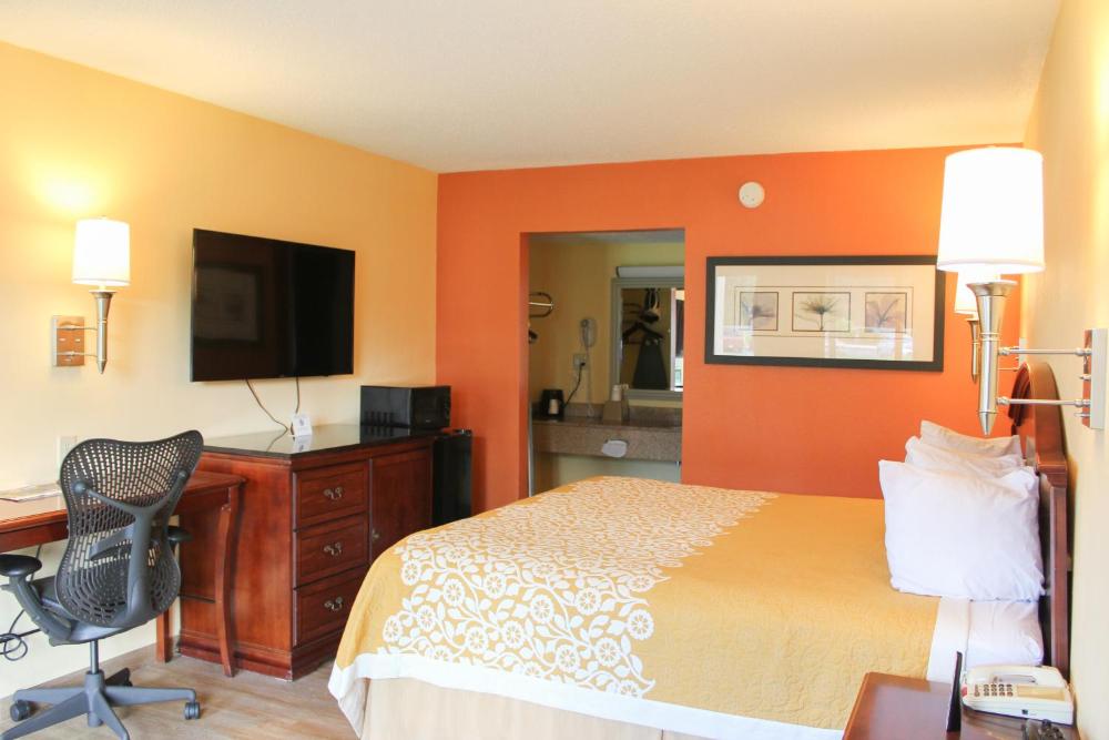 Standard King Room - Non-Smoking  interior