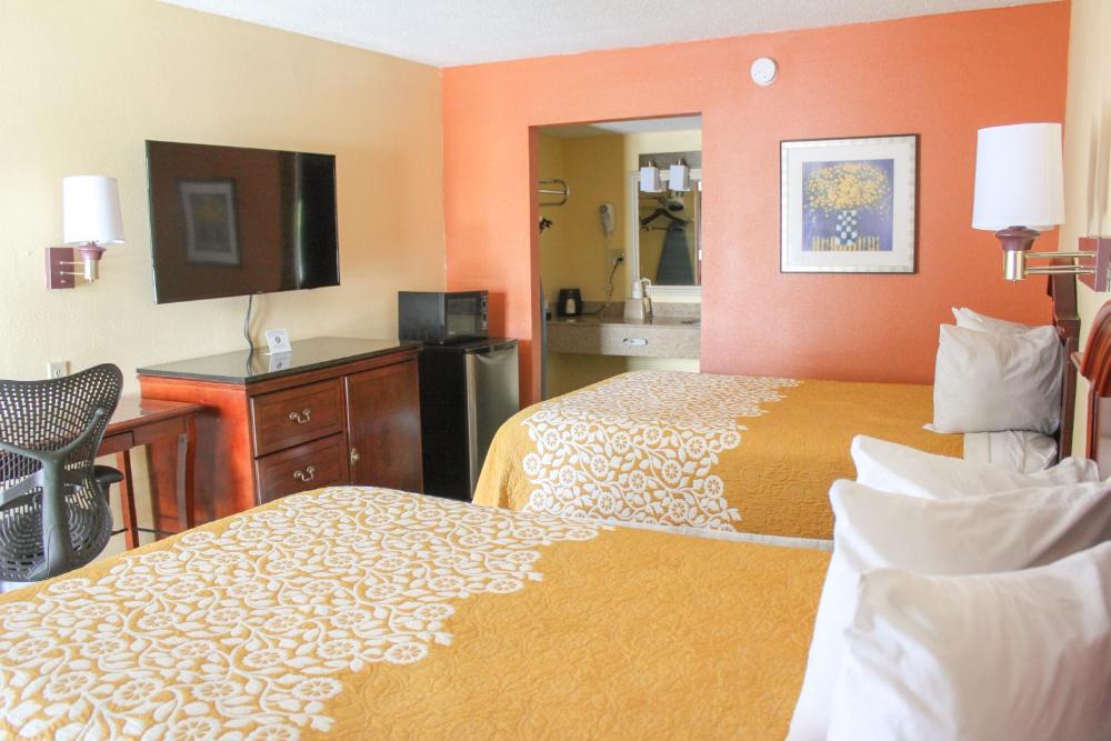 Standard Double Room with Two Double Beds - Non-Smoking interior